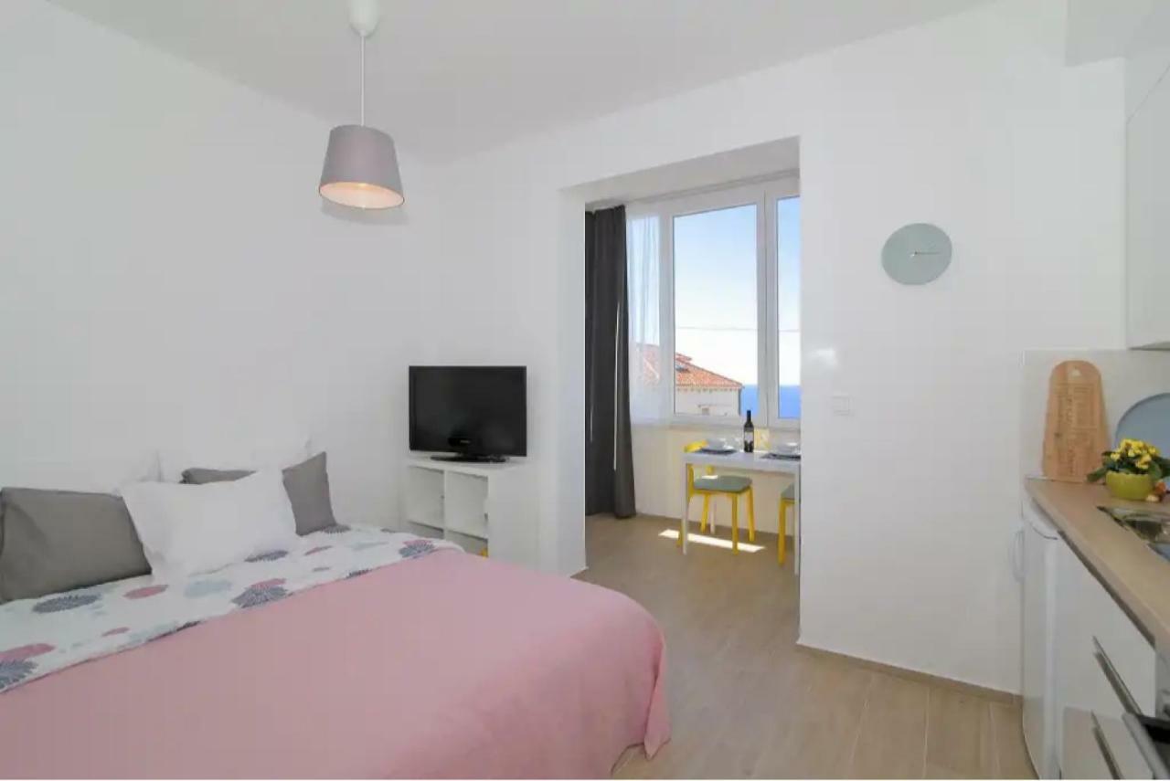 Miriam Apartment *